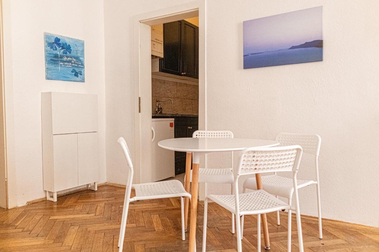 Appartement Peerles 2br Apt. Perfectly Situated&well Connected *